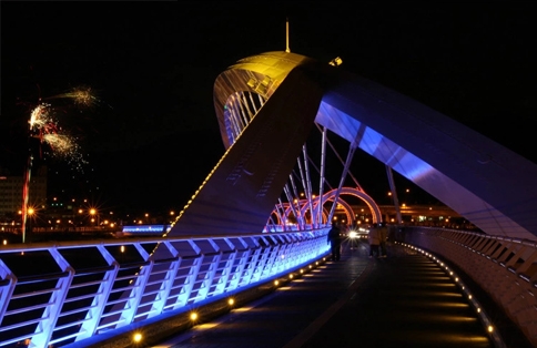 LED洗牆燈（dēng）與普通燈節能效（xiào）益的對比